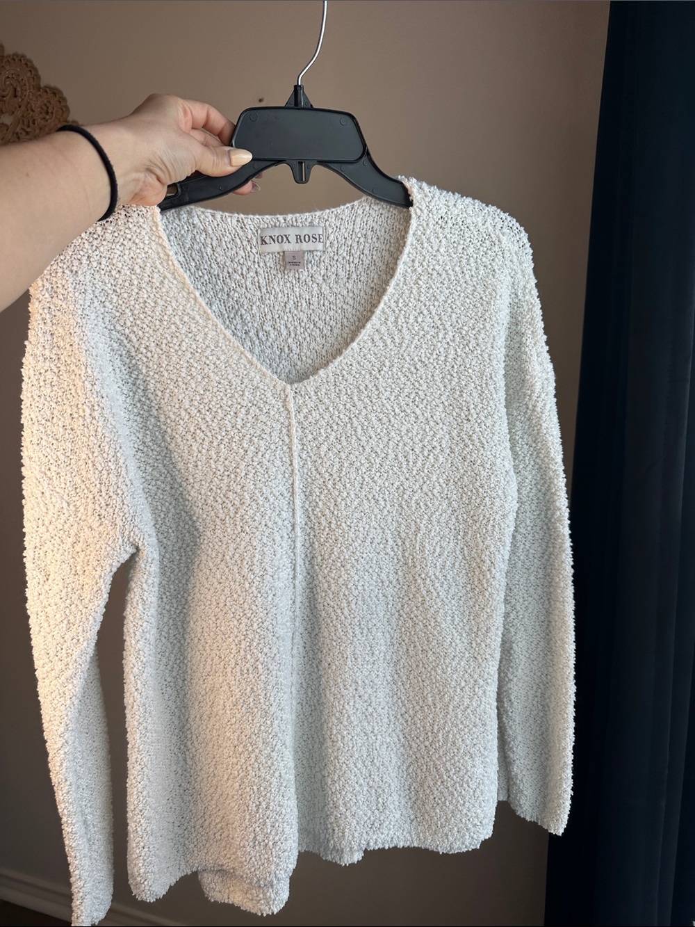 Knox Rose Off-White V-Neck Bouclé Sweater